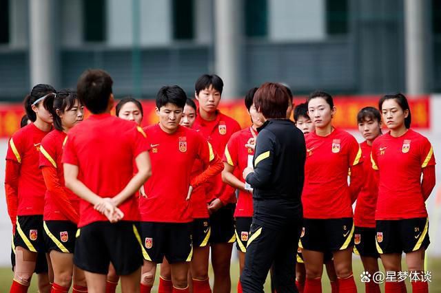 法媒：即将到来的冬窗 曼市双雄将争夺里尔18岁后卫约罗据法国媒体《le10sport》报道，即将到来的冬季转会窗，曼联和曼城将会争夺里尔小将莱尼-约罗（Leny Yoro），曼市双雄已经和球员及所在的俱乐部里尔取得了联系。